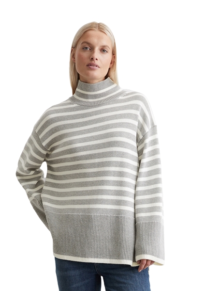 Picture of Oversize knitted sweater with stripe design