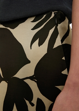 Picture of Flared print satin skirt made from viscose stretch