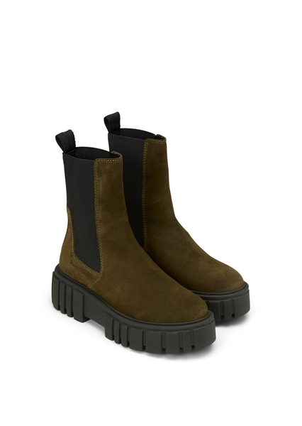 Picture of Chelsea boot model Christel with light platform sole