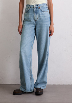 Picture of Jeans model Tolva wide long made from a soft lyocell-cotton blend