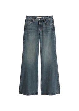 Picture of Fjona Flared Jeans made from a soft cotton-lyocell blend