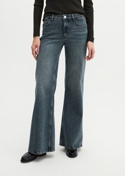 Picture of Fjona Flared Jeans made from a soft cotton-lyocell blend
