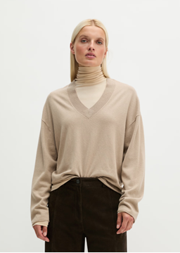 Picture of Loose-fitting V-neck sweater made from a soft virgin wool blend