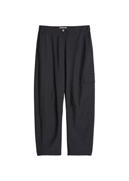 Picture of Barrel-Cut Cropped Wool Cargo Pants made of stretch wool