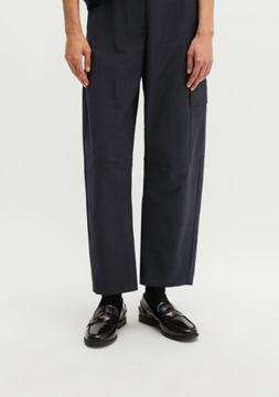 Picture of Barrel-Cut Cropped Wool Cargo Pants made of stretch wool
